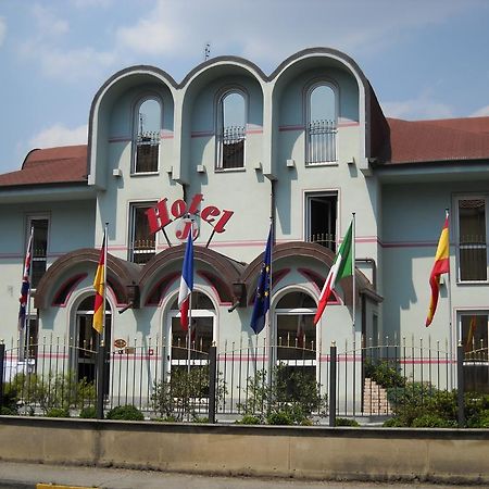 J Hotel Orbassano Kültér fotó
