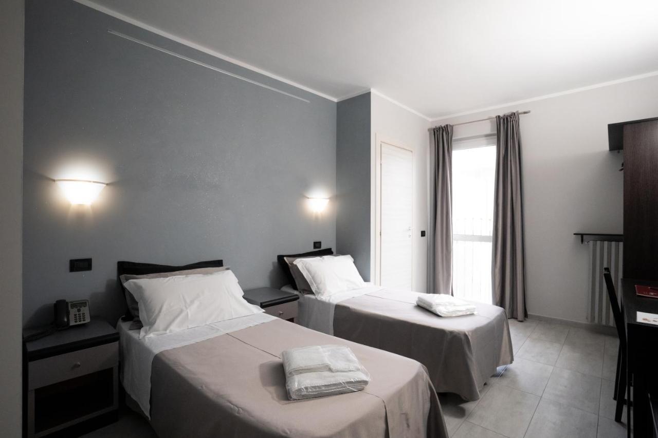 J Hotel Orbassano Kültér fotó