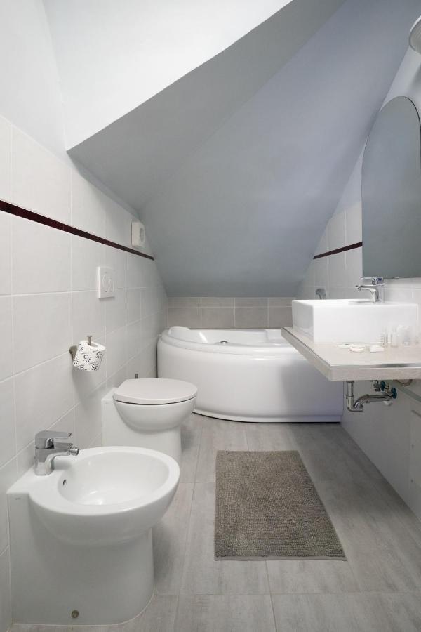 J Hotel Orbassano Kültér fotó